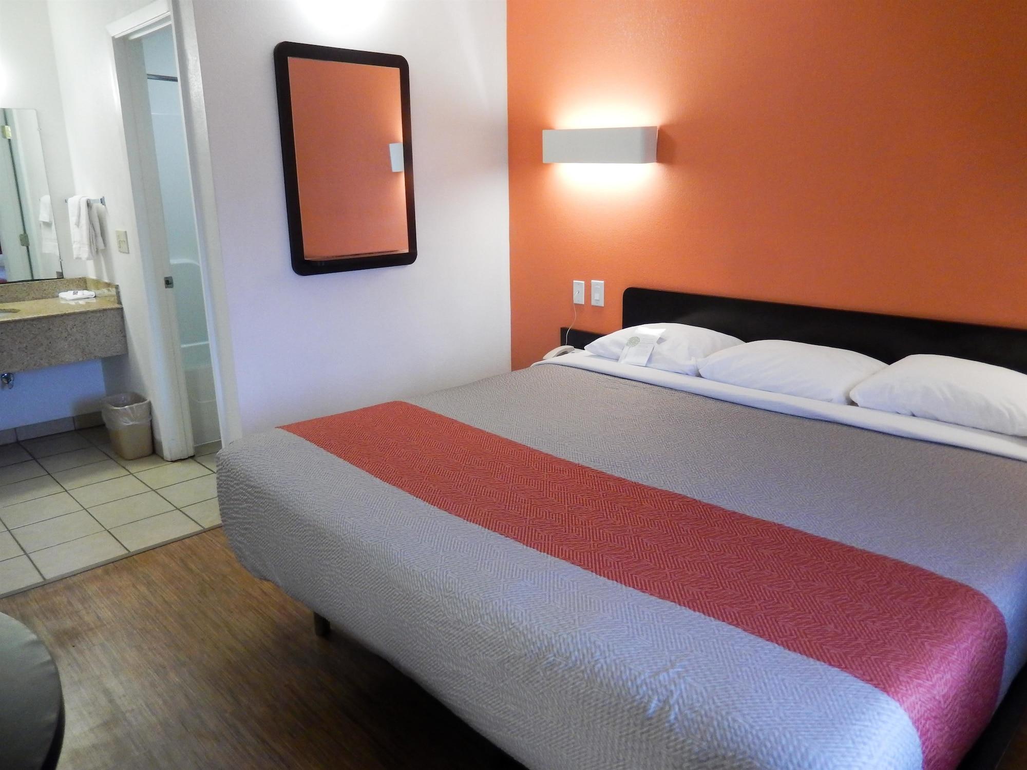 Motel 6-Clute, Tx Buitenkant foto