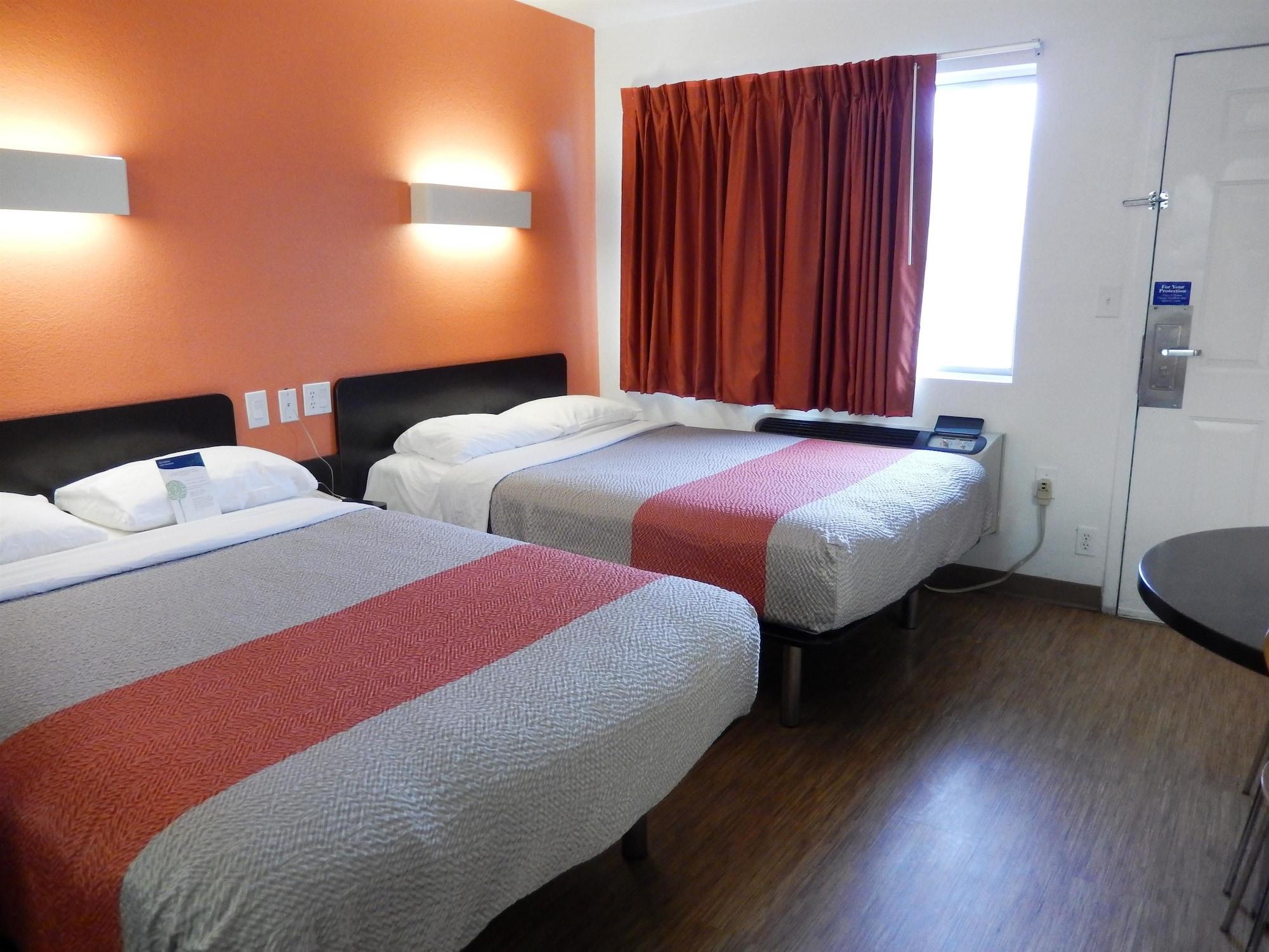 Motel 6-Clute, Tx Buitenkant foto