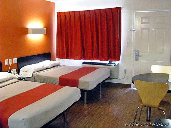 Motel 6-Clute, Tx Buitenkant foto