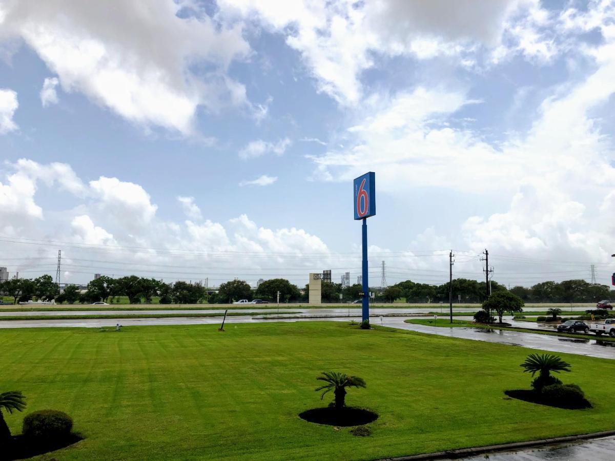 Motel 6-Clute, Tx Buitenkant foto