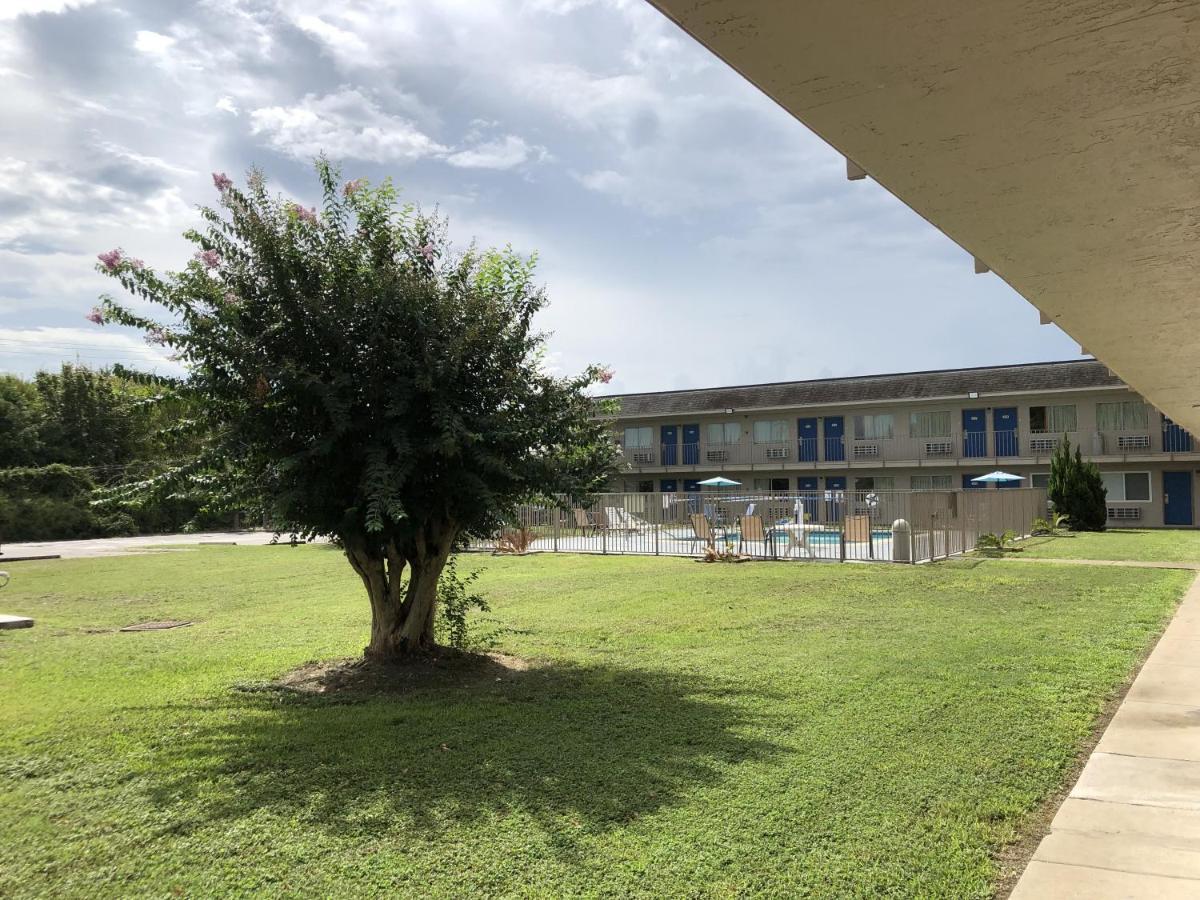 Motel 6-Clute, Tx Buitenkant foto