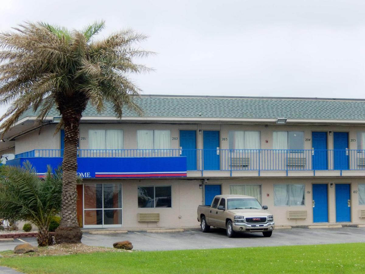 Motel 6-Clute, Tx Buitenkant foto
